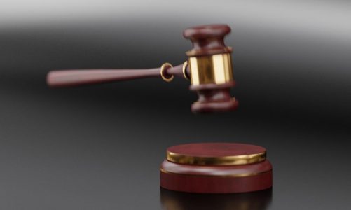 Prawo do adwokata – kiedy nam przysługuje?