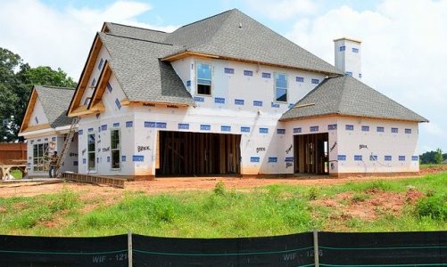 Jak poprawić efektywność energetyczną domu dzięki izolacjom pianą PUR